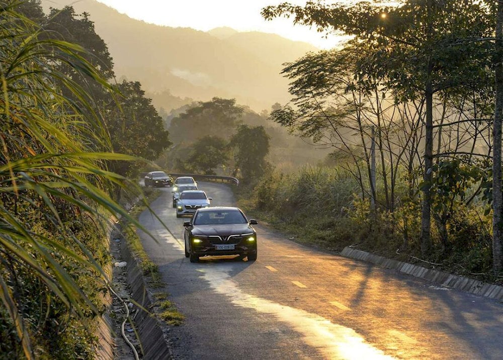 You can choose your own stops and rest breaks when traveling by private car